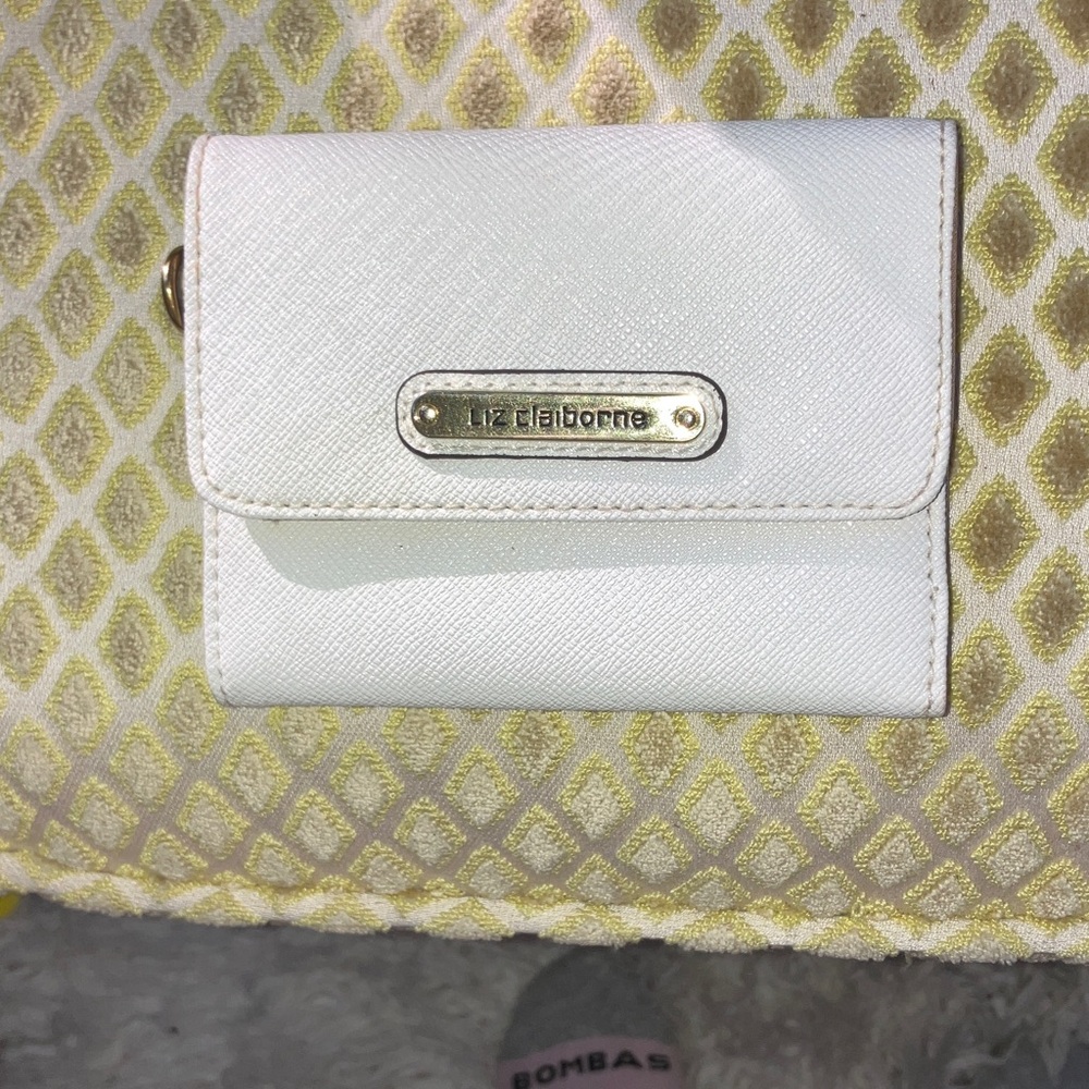 Liz Claiborne Trifold Ivory Wallet with Gold Accent NWOT